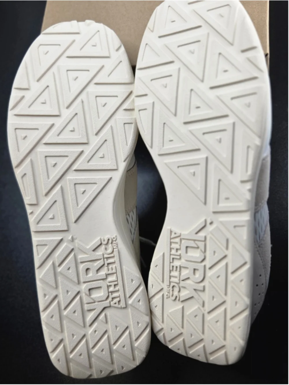 Mizuno Wave Momentum 3 Mid Men’s 10.5 White Volleyball Shoes V1GA231753 w/ Box